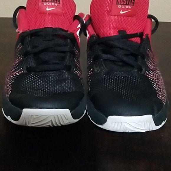 Nike Hustle Quick Shoes Black Red Size 4Y Youth - Picture 3 of 10